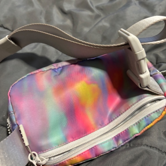 Lululemon Everywhere Belt Bag Vapor - Picture 3 of 4